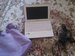 Samsung NF110. 10.1", 1,7����, ��� 1024 ��, ���� 250���, WiFi: 1, Bluetooth: 1, ����������� �� 3��. ����