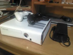 Microsoft Xbox 360 Slim 4Gb. ��� �����