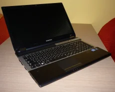 Samsung RF511. 15.6", 2,5����, ��� 4 ��, ���� 500���, WiFi, Bluetooth, ����������� �� 3��.