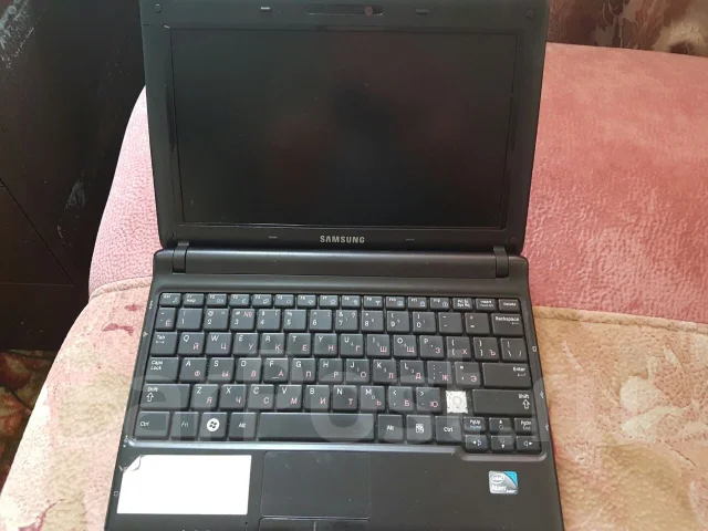 Samsung N150 Plus. 10.1", 1,6����, ��� 1024 ��, ���� 250���, WiFi: 1, Bluetooth: 1, ����������� �� 5��. ����