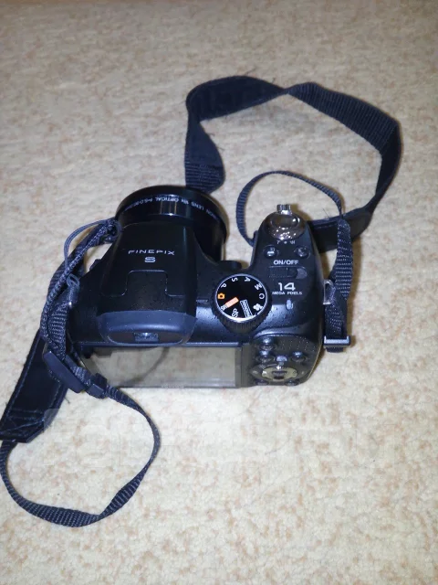 Fujifilm FinePix S2000HD. 10 - 14.9 ��, ���: 14� � ����� ����