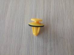 Клипса. Toyota: Ipsum, Granvia, Hilux, Land Cruiser Prado, Lite Ace, Nadia, Corona, Regius, Carina ED, Estima Lucida, Town Ace, Previa, Raum, Cressida...