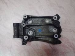 Крепление компрессора кондиционера. Mazda MPV, GESR, LVLR, GE5P, LVLW, GE8P, LVEW, LVEWE, GEFP, GEEP, LV5W Mazda Proceed, UV56R, UV66R, UF66M, UVL6R Д...