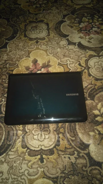 Samsung N220. 9", 1,7����, ��� 2048 ��, ���� 250���, WiFi: 1, ����������� �� 6��. ��� ����� �� ������������ ����