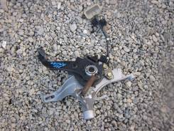 Педаль ручника. Toyota Crown, JKS175, GS171, JZS171, JZS175W, JZS179, JZS175, JZS173 Toyota Crown Majesta, JZS179, JKS175, GS171, JZS171, JZS173, JZS1...
