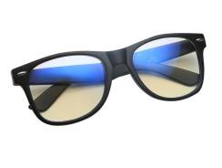 Очки Ray-Ban.