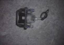 Суппорт тормозной. Nissan Juke, SUV, YF15, F15, F15E, NF15 Двигатели: HR16DE, MR16DDT, HR15DE