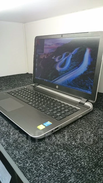 HP Pavilion 15. 15.6", 2,7����, ��� 6 ��, ���� 750���, WiFi: 1, Bluetooth: 1, ����������� �� 3��. ����