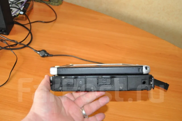 Panasonic Toughbook CF-18. 10.4", 1 200����, ��� 512 ��, ���� 60���, WiFi: 1, Bluetooth: 1, ����������� �� 2��. ����
