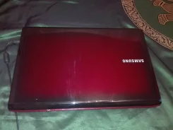 Samsung R580. 15.6", 2,4����, ��� 3072 ��, ���� 640���, WiFi: 1, Bluetooth: 1 ����