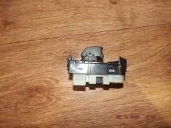 Кнопка стеклоподъемника. Toyota Ipsum, ACM21, ACM26 Toyota Voxy, AZR65, AZR60 Toyota Noah, AZR65, AZR60 Двигатели: 2AZFE, 1AZFSE