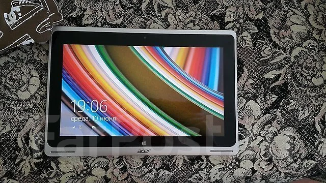 Acer Aspire Switch 10. 10.1", 1 330����, ��� 2048 ��, ���� 64���, WiFi: 1, Bluetooth: 1, ����������� �� 8��. ����