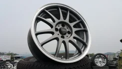 Hot Stuff Cross Speed X6. 7.0x17", 4x100, ET42 ����
