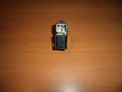 Кнопка стеклоподъемника. Toyota Cresta, JZX100, JZX101, GX100, LX100 Toyota Mark II, LX100, JZX100, GX100, JZX101 Toyota Chaser, GX100, SX100, JZX101...