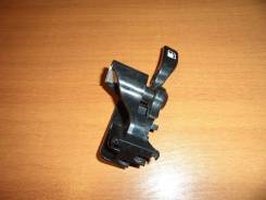 Ручка открывания бензобака. Toyota Corolla Spacio, AE111, AE115 Двигатели: 7AFE, 4AFE