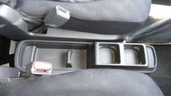 Консоль центральная. Toyota Ractis, NCP100, SCP100, NCP105 Двигатели: 1NZFE, 2SZFE