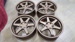 RAYS VOLK RACING. 8.0x18, 5x114.30, ET35, ЦО 67,1 мм.