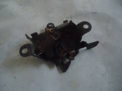 Замок капота. Toyota: Corolla, Isis, Corolla Fielder, Allex, Corolla Runx Двигатели: 3ZRFAE, 1AZFSE, 2ZRFAE, 1ZZFE, 1NZFE, 2ZZGE, 2NZFE, 3CE