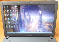Samsung R530. 15.6", 2����, ��� 3072 ��, ���� 160���, WiFi: 1, ����������� �� 3��. ����