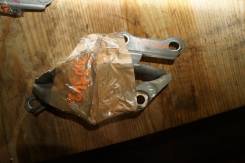 Крепление капота. Toyota: Crown, Verossa, Brevis, Mark II Wagon Blit, Crown Majesta Двигатели: 2JZGE, 2JZFSE, 1JZGE, 1JZFSE, 1JZGTE, 1GFE, 1UZFE