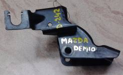 Кронштейн опоры двигателя. Mazda Ford Festiva Mini Wagon, DW5WF, DW3WF Mazda Demio, DW3W, DW5W