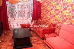4-комнатная, улица Надибаидзе 17. Чуркин, 68 кв. м. Комната