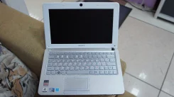 Sony VAIO. 10.1", 2,5����, ��� 256 �� � ������, ���� 1���, WiFi, Bluetooth, ����������� �� 5��.