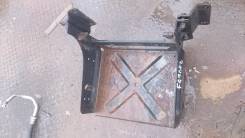 Крепление аккумулятора. Mitsubishi Canter Mitsubishi FG