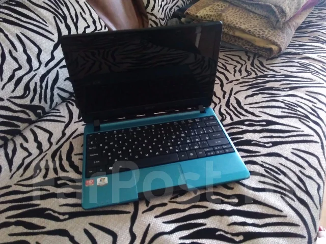 Acer Aspire One. 11.6", 1����, ��� 2048 ��, ���� 320���, WiFi: 1, Bluetooth: 1, ����������� �� 5��. ����