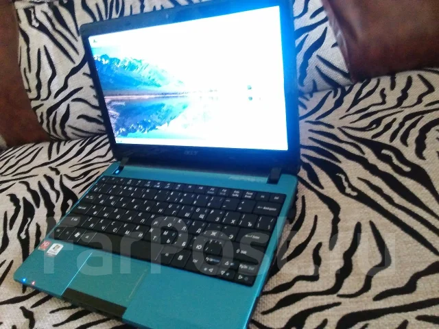 Acer Aspire One. 11.6", 1����, ��� 2048 ��, ���� 320���, WiFi: 1, Bluetooth: 1, ����������� �� 5��. ����