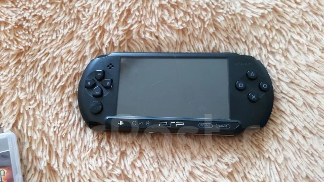 Sony PlayStation Portable Go PSP-N1000 ����