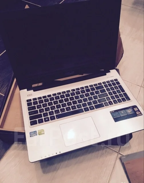 Asus K56C. 15.6", 1,8����, ��� 8 ��, ���� 1 000���, WiFi: 1, Bluetooth: 1, ����������� �� 2��. ����