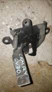 Замок капота. Toyota Vista, CV30, SV30, SV35, SV32, SV33 Toyota Camry, CV30, SV30, SV32, SV33, SV35 Двигатели: 2CT, 3SGE, 3SFE, 4SFE