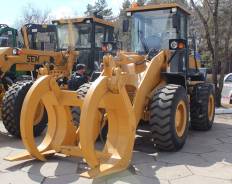 SEM 630B. Новый фронтальный погрузчик с лесозахватом в наличии., 6 750 куб. см., 3 000 кг.