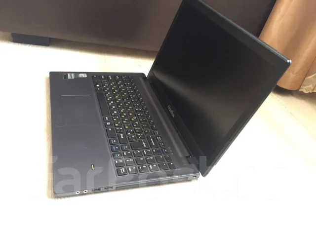 Roverbook Nautilus W551WH. 15.6", 2,6����, ��� 8 ��, ���� 1 000���, WiFi: 1, Bluetooth: 1, ����������� �� 6��. ����