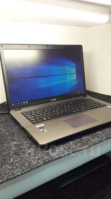 V-lazer. 17.3", 2,4����, ��� 8 ��, ���� 1 000���, WiFi: 1, Bluetooth: 1, ����������� �� 2��. ����