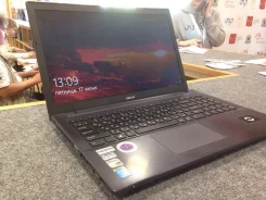 DEXP Atlas. 15.6", 2,6����, ��� 4 ��, ���� 500���, WiFi: 1, Bluetooth: 1, ����������� �� 5��. ����