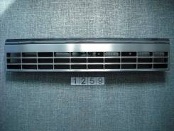 Решетка радиатора. Nissan Caravan, KRME24