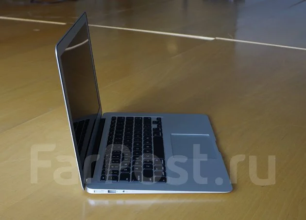 Apple MacBook Air 13 2013 Mid MD761. 13.3", 1,4����, ��� 4 ��, ���� 128���, WiFi: 1, Bluetooth: 1, ����������� �� 10��. ����