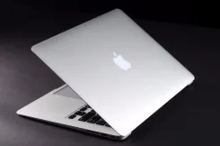 Apple MacBook Air 13 2013 Mid MD761. 13.3", 1,4����, ��� 4 ��, ���� 128���, WiFi, Bluetooth, ����������� �� 10��. ����