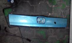Накладка на дверь багажника. Honda Fit, GD4, GD3, GD2, GD1, UA-GD4, UA-GD2, DBA-GD2, CBA-GD4, UA-GD3, DBA-GD1, CBA-GD3, UA-GD1