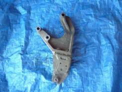 Кронштейн опоры двигателя. Daihatsu Mira, L250V
