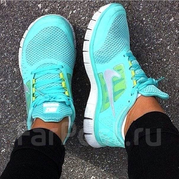 Nike free runs mint hotsell