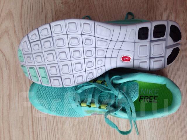 Nike free clearance run hot mint