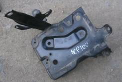 Кронштейн под аккумулятор. Toyota Ractis, NCP100, SCP100, NCP105 Двигатель 1NZFE