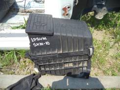 Корпус воздушного фильтра. Toyota Ipsum, SXM10, SXM10G