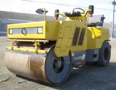 Sakai TW500. Каток дорожный