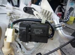 Сервопривод заслонок печки. Toyota GS300, JZS147 Toyota Crown, LS151, LS141, UZS141, UZS151, GS151, UZS145, GS141, UZS155, UZS143, UZS147, UZS157, JZS...