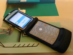Motorola RAZR V3. �����
