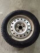 Kumho I'Zen KW22. Зимние, шипованные, износ: 30%, 4 шт
